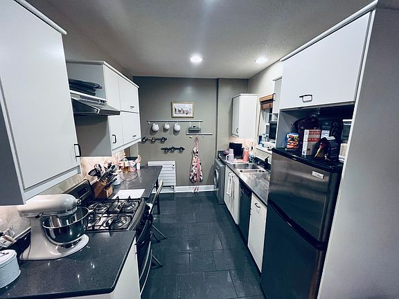 3rd image of 3633 Ault Park Ave APT 2