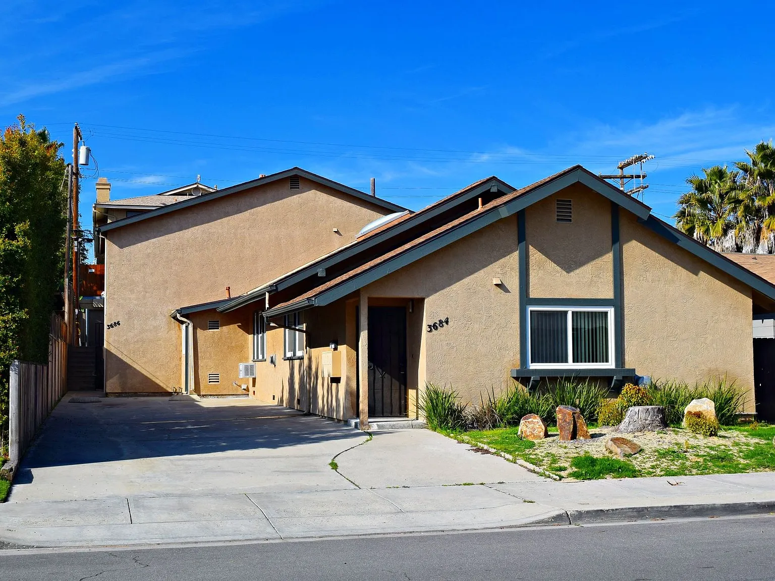 North Park Apartment, Parking Included, Onsite Laundry, Pet Friendly! — Photo 1