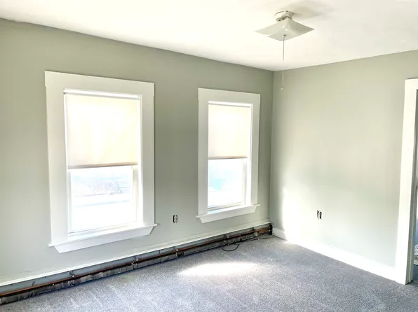 35 Bemis Rd Floor 2, Fitchburg, MA 01420