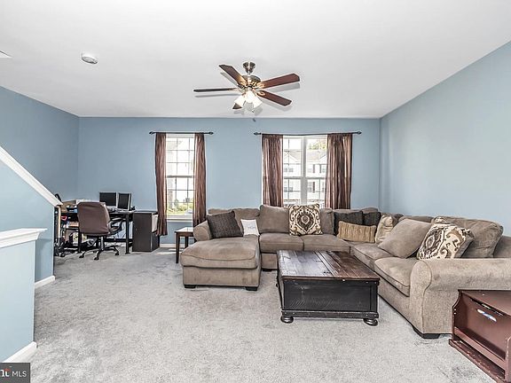 3rd image of 61 Narragansett Ln
