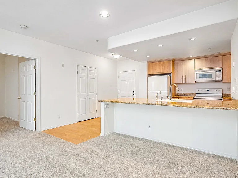 3221 SW Avalon Way #313 — Photo 12