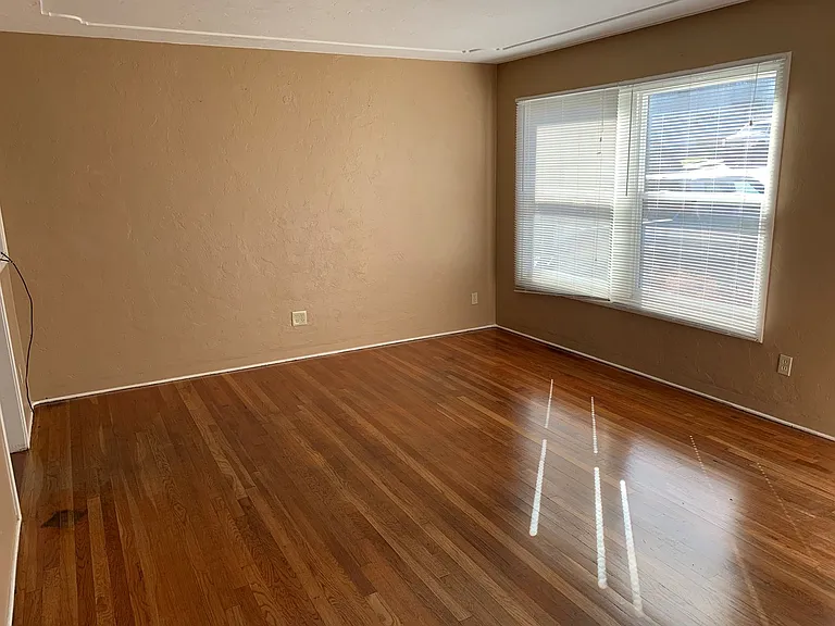 1089 Palm Ave — Photo 5
