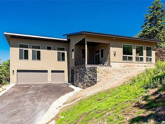 3rd image of 290 S Matterhorn Dr