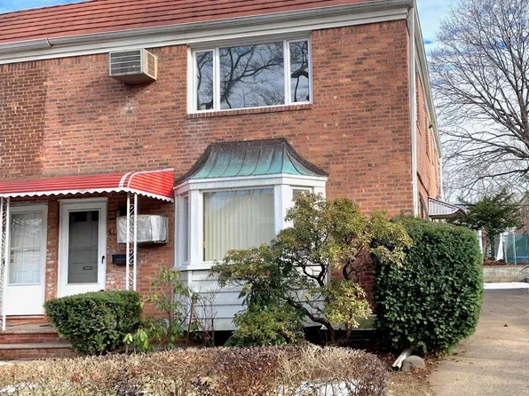 73-05 197 St, Fresh Meadows, NY 11366