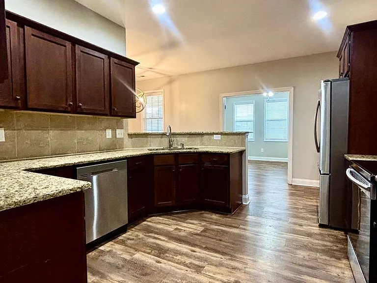 239 Fountain Grove Dr — Photo 12
