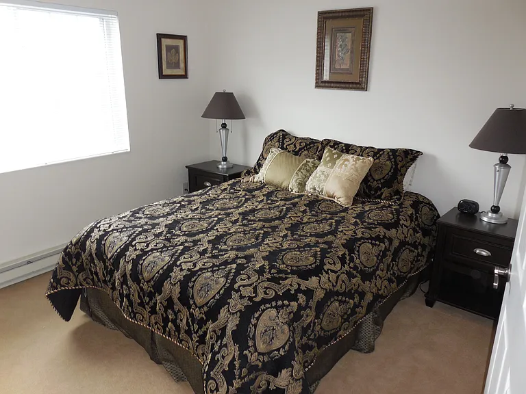 Autumn Ridge Apartment — Photo 17