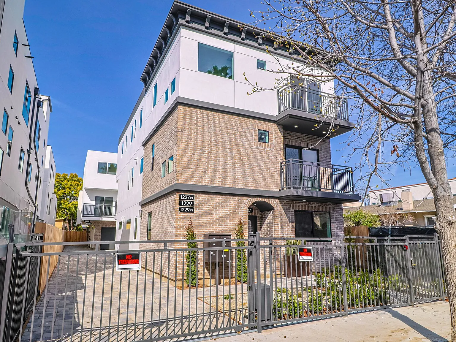 1227 N June St — Photo 2
