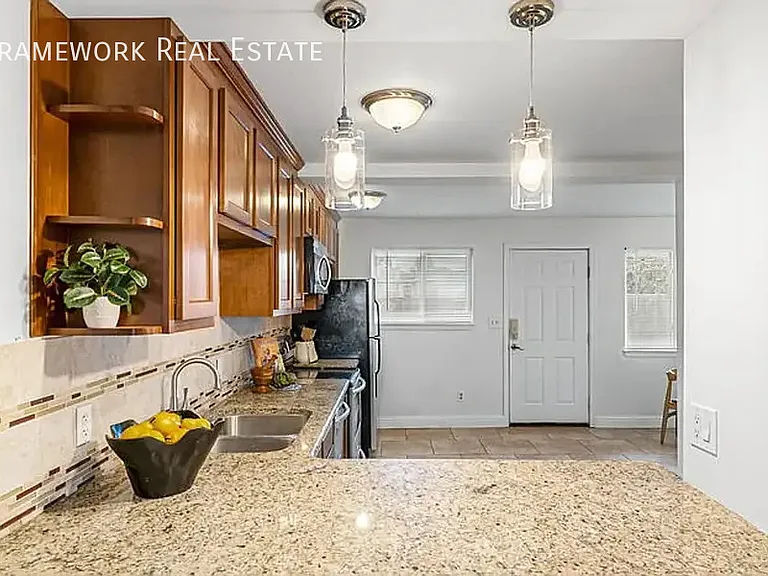 3150 N Fillmore St — Photo 3
