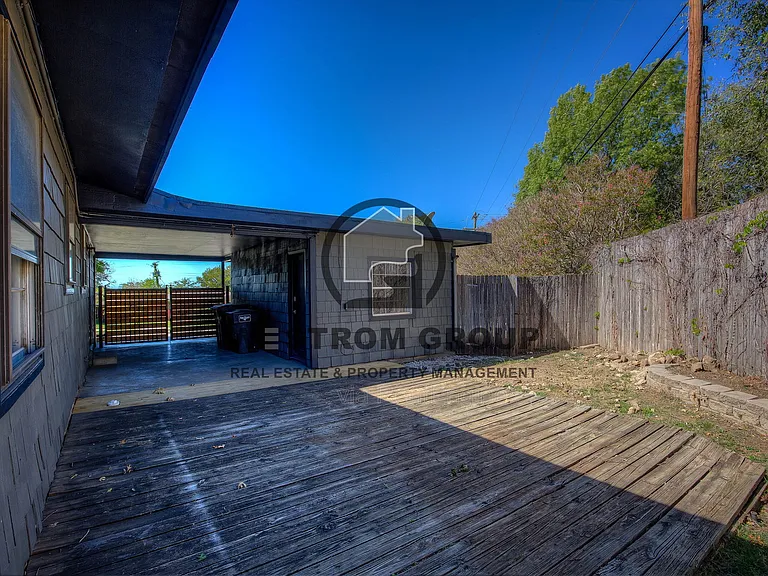 3905 Sanguinet St — Photo 33