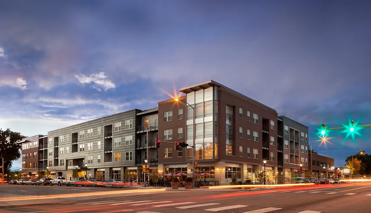 Building Photo - 600 Longs Peak Ave