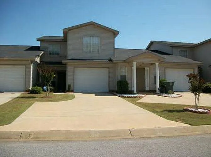 104 Creeke Ln — Photo 2
