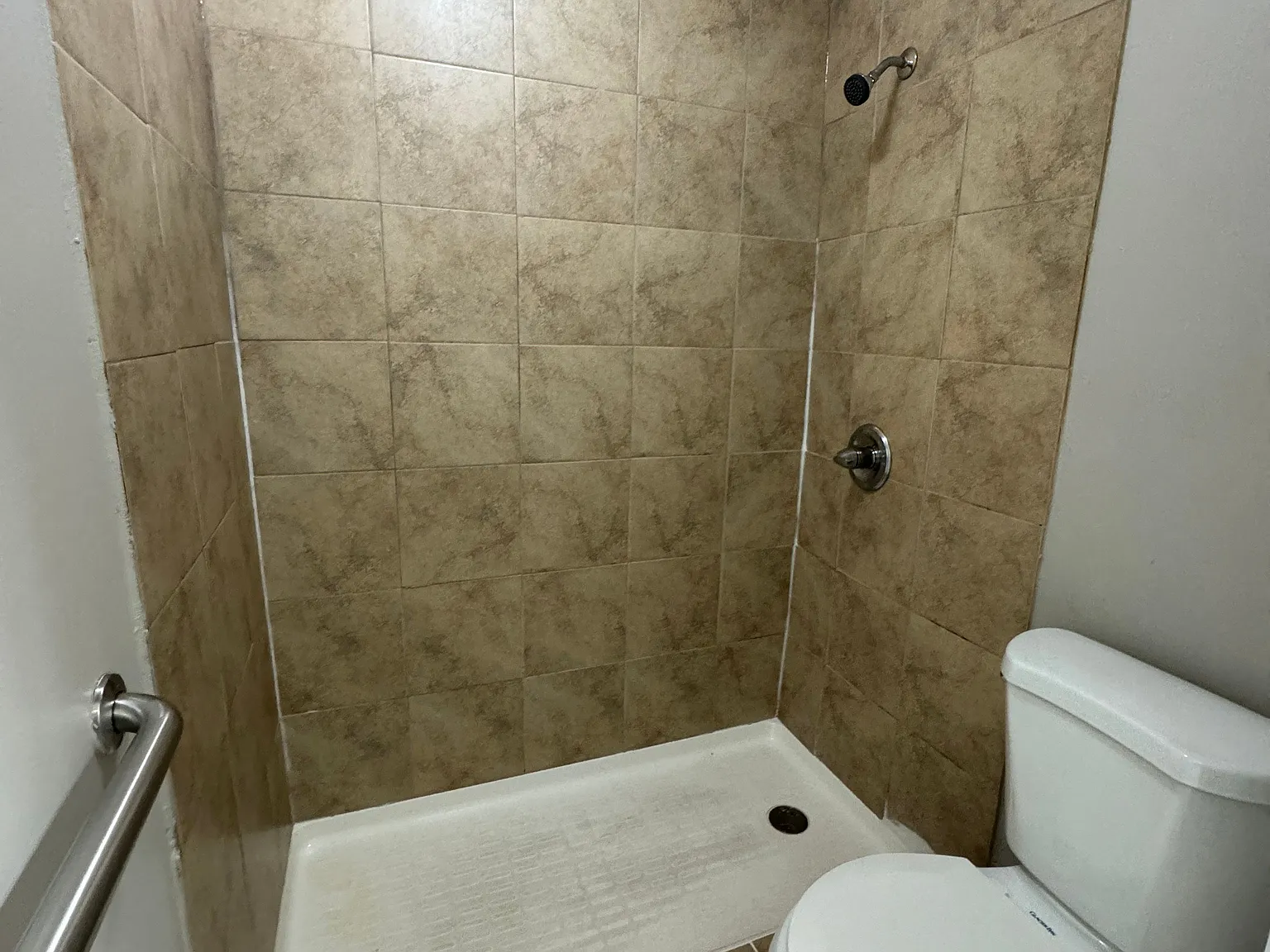 2711 Fairlee Dr. — Photo 3