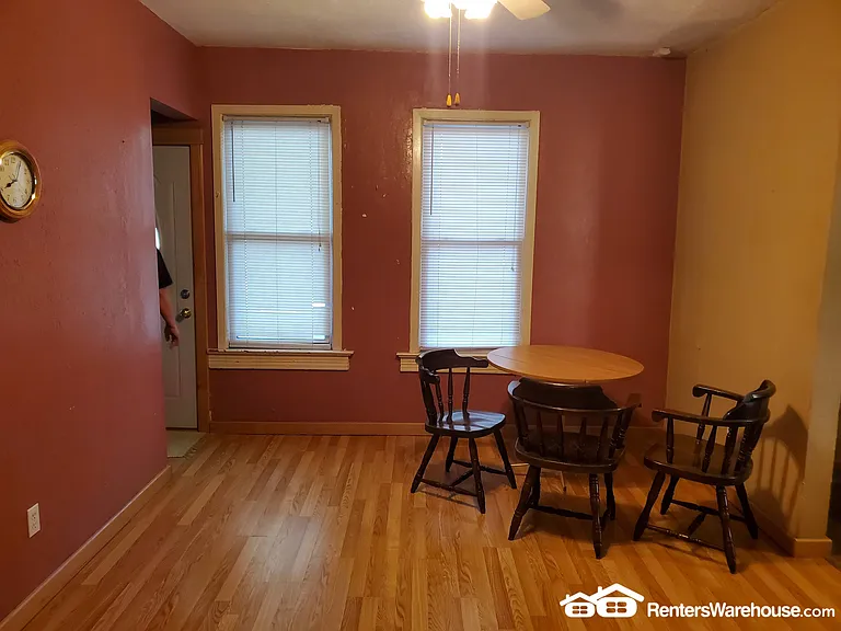 105 W Franklin St — Photo 15