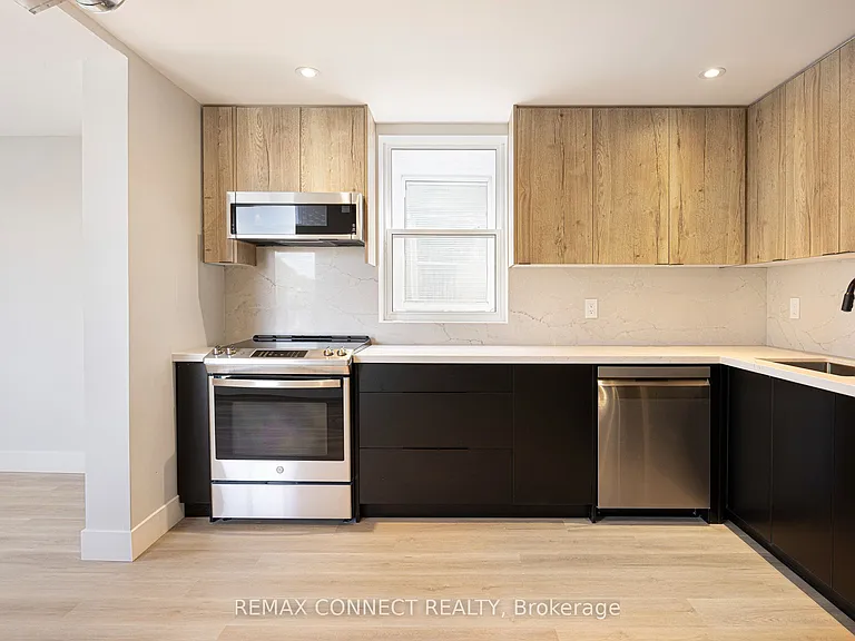 1146 College St #3 — Photo 5