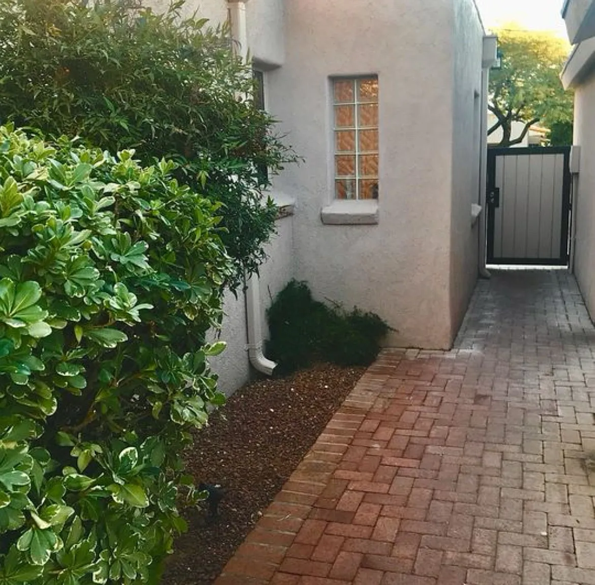 2155 N Fremont Ave — Photo 3