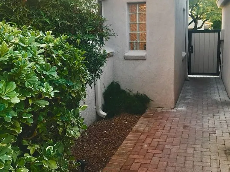 2155 N Fremont Ave — Photo 3