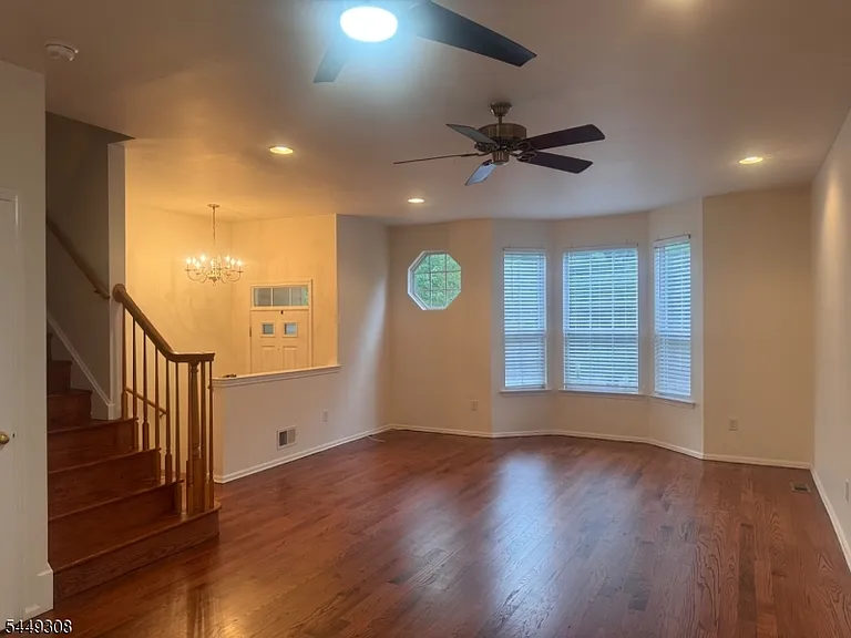 32 Chesterfield Ct — Photo 2