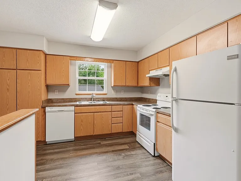 547 Moore Rd #5 — Photo 12