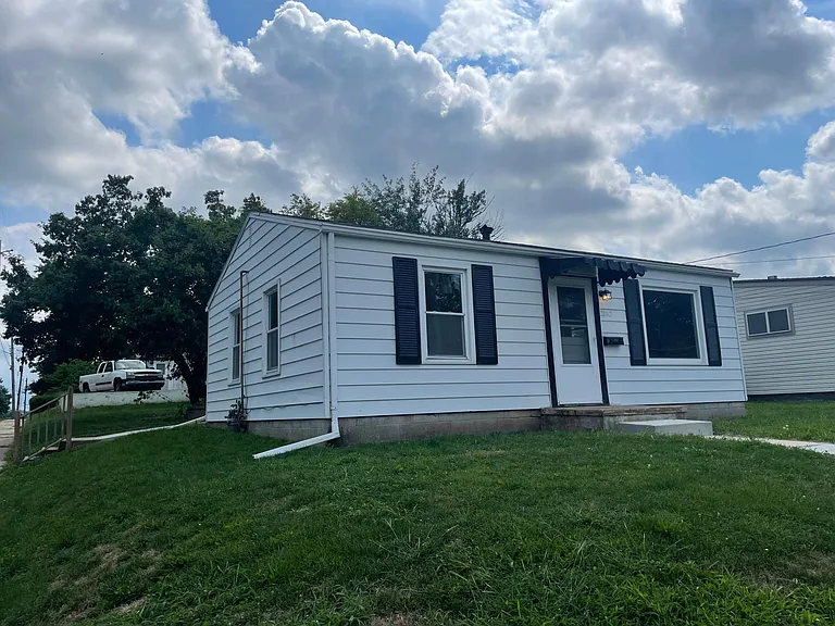 1202 W Miller St — Photo 2