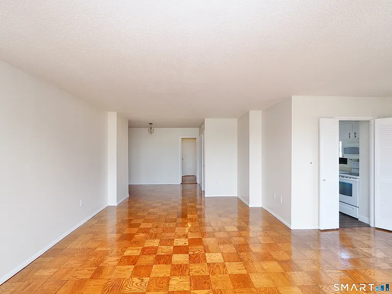 44 Strawberry Hill Ave #7B — Photo 7