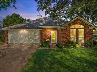 10301 Apache Dr, Woodway, TX 76712