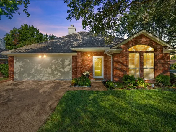 10301 Apache Dr, Woodway, TX 76712