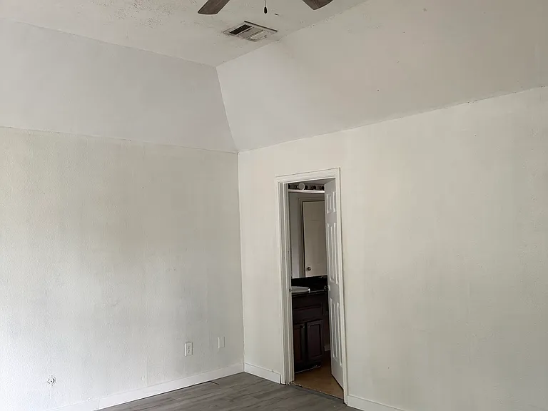 2010 Lexington Woods Dr — Photo 1