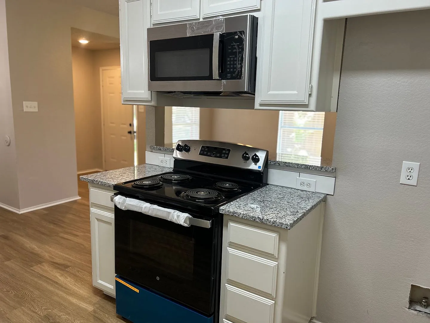 Spacious 3/2/1 Duplex — Photo 4