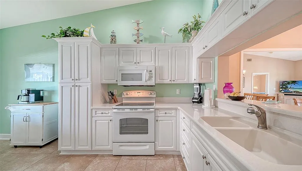 2 bed, 2.0 bath, 1290 sqft, $5,500 — Photo 3
