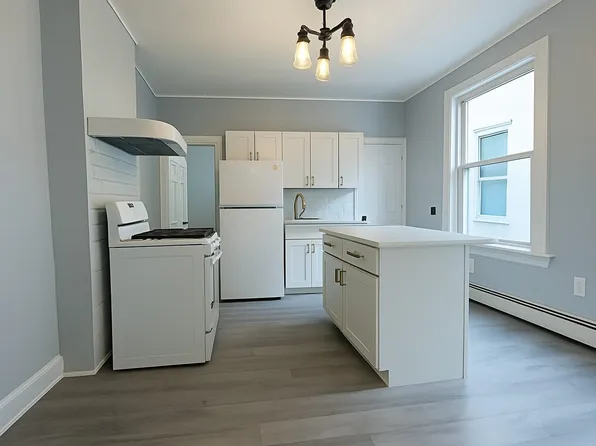 396 Woodlawn Avenue image 11 of 20