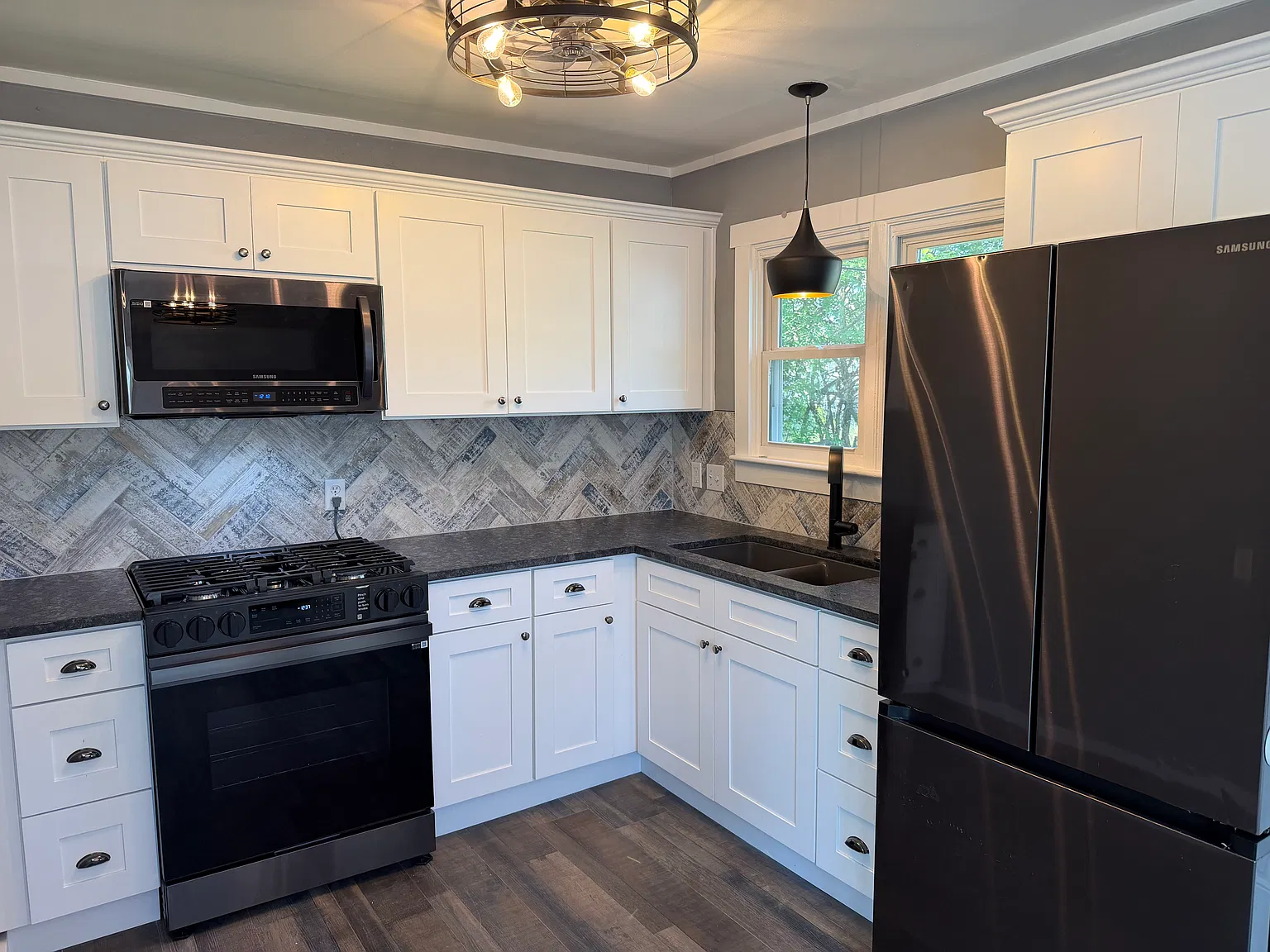 2 bed, 890 sqft, $1,450 — Photo 2