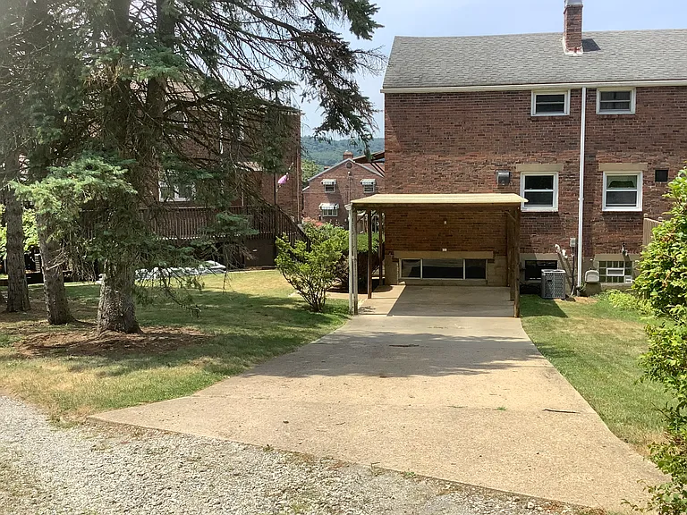 Private alley entrance. 2-3 vehicles can park on a private driveway.