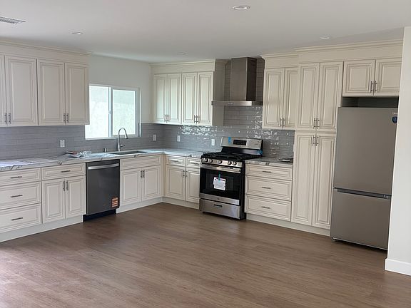 3rd image of 2641 Elden Ave APT A