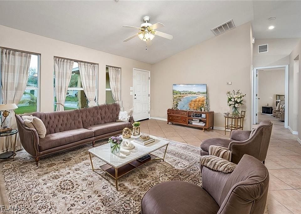 1st image of 305 SE 22nd St