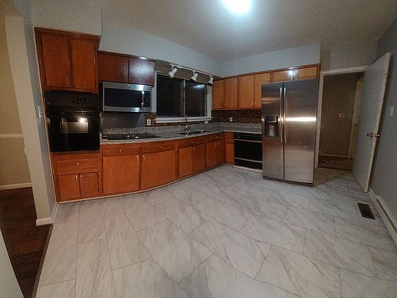 4th image of 13 Lois Ln