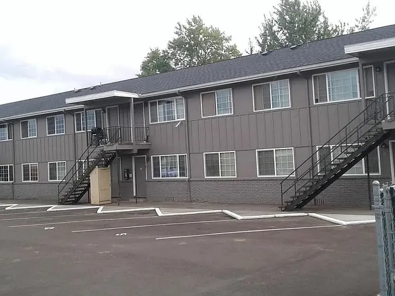 810 18th Ave SW #5 — Photo 3