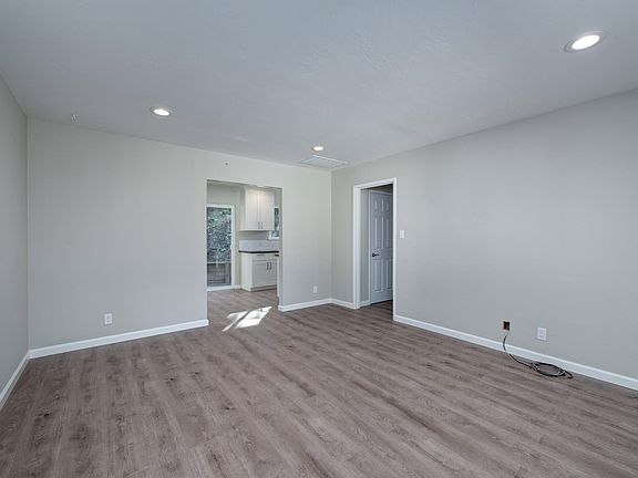 4th image of 16 Terrace Ct #14
