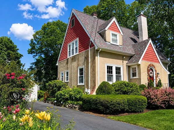 10 Fern Cir, Brockton, MA 02301