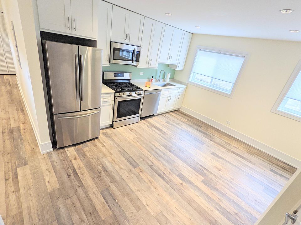 Lots of light; Open floor plan with kitchen and living room