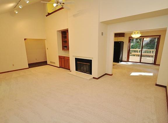 2nd image of 6 Quartz Mill Rd
