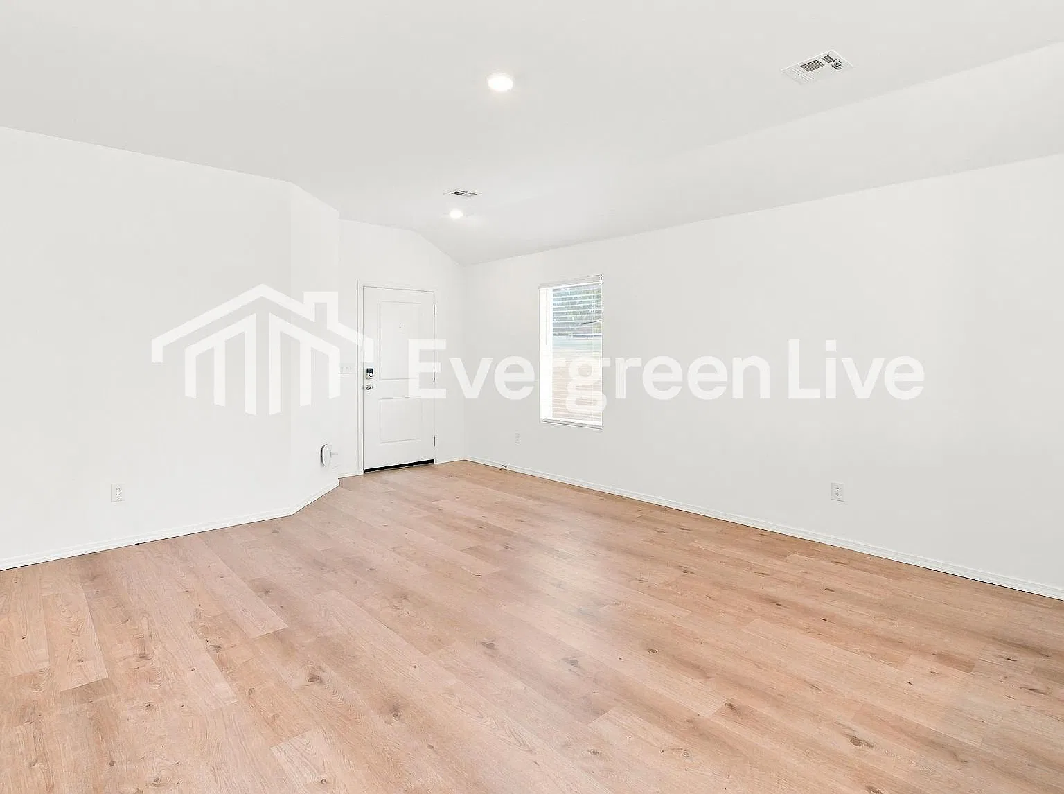 3 bed, 2.0 bath, 1301 sqft, $1,375 — Photo 4