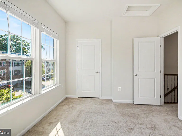 1643 Dorothy Ln — Photo 13