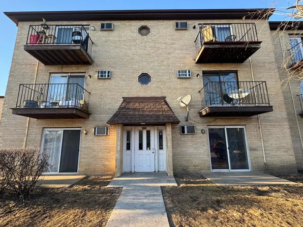 2420 Randall Ln #2D, Arlington Heights, IL 60004