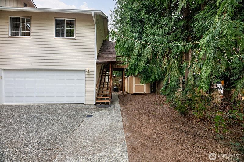 3rd image of 115 Long Street