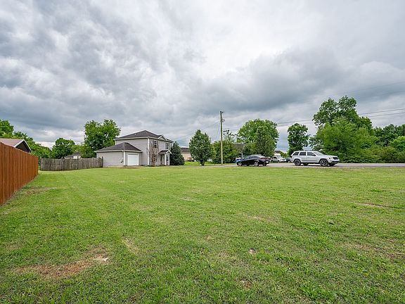 3rd image of 100 Saddlewood Dr
