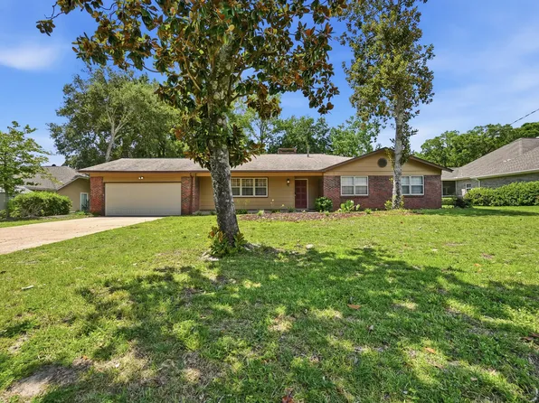 98 Country Club Rd, Shalimar, FL 32579