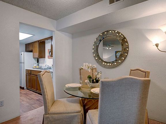 Windtree Apartments Dining Room