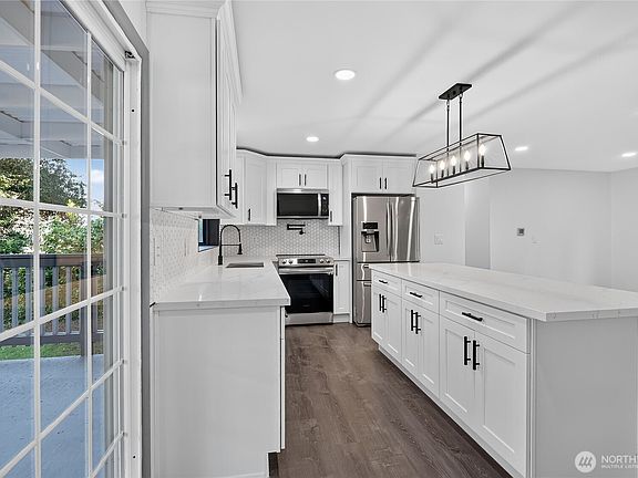5th image of 429 Harvard Avenue
