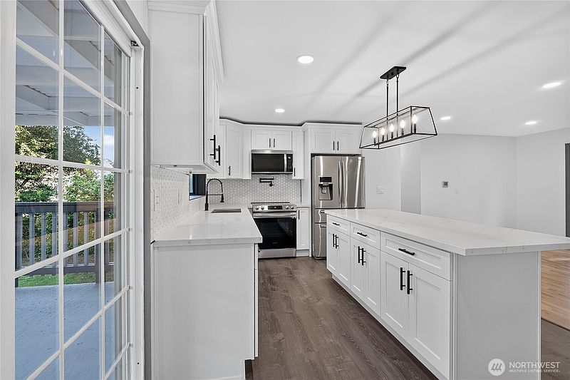 5th image of 429 Harvard Avenue