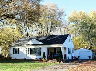 352 Colonial Dr, Youngstown, OH